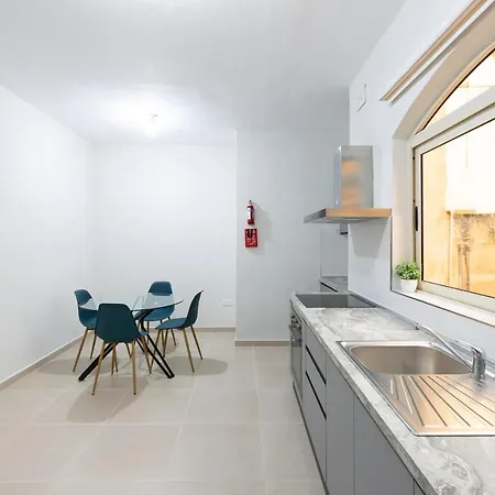 Xmajjar Suites With Sea Side Views By Haven And Keys Malta * Sliema